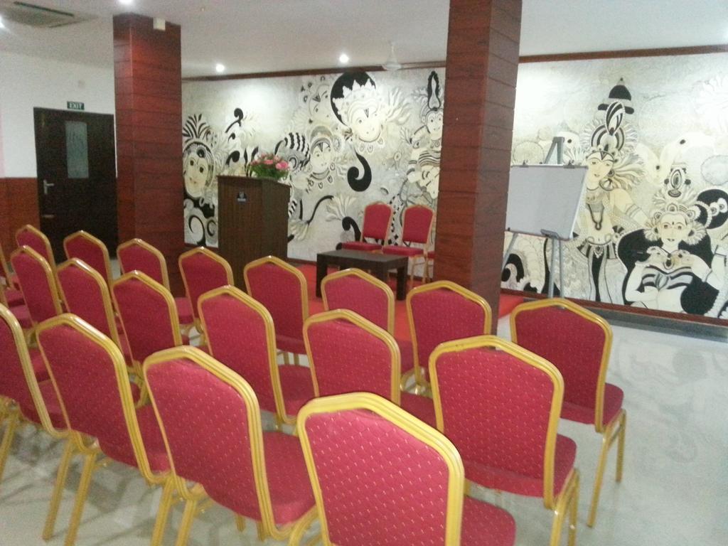Aquarock Hotel Kazhakuttam Kültér fotó